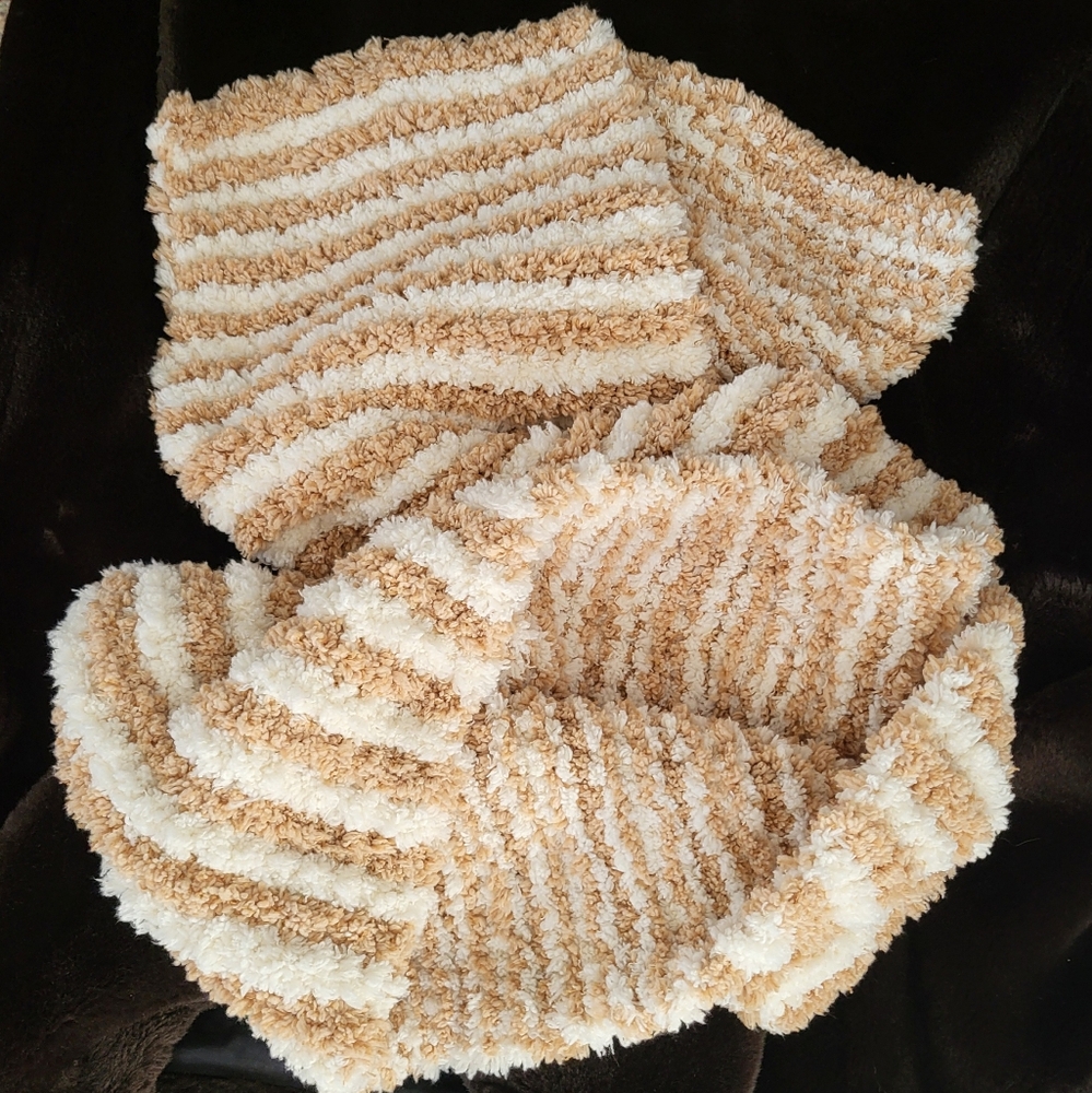 Hand Crafted oversized unisex striped tan cream chunky knit scarf 86 in × 11 in - Picture 6 of 9
